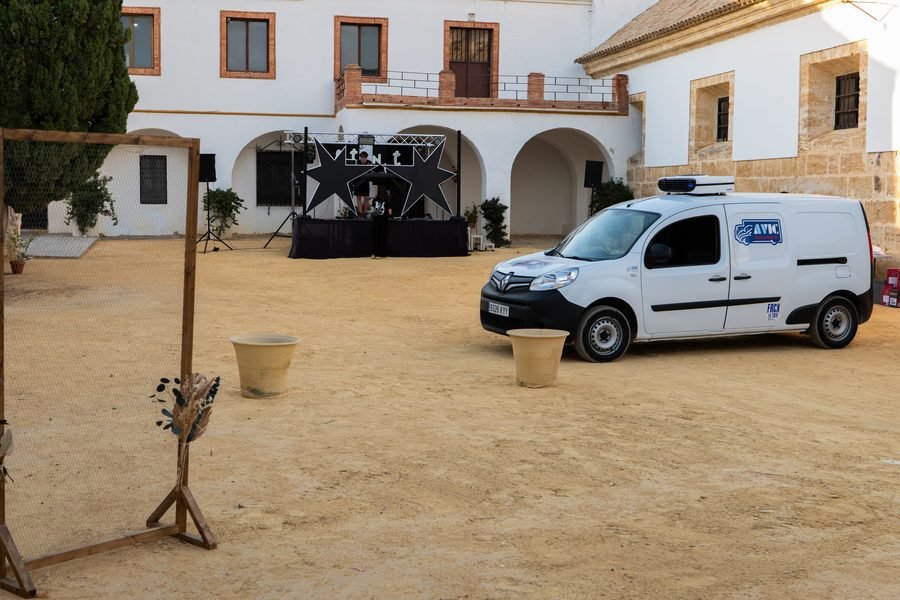 Furgoneta de producción llegando al montaje